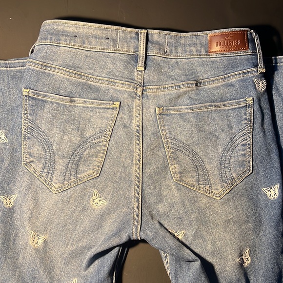 Hollister Butterfly Embroidered Jeans - Picture 5 of 5